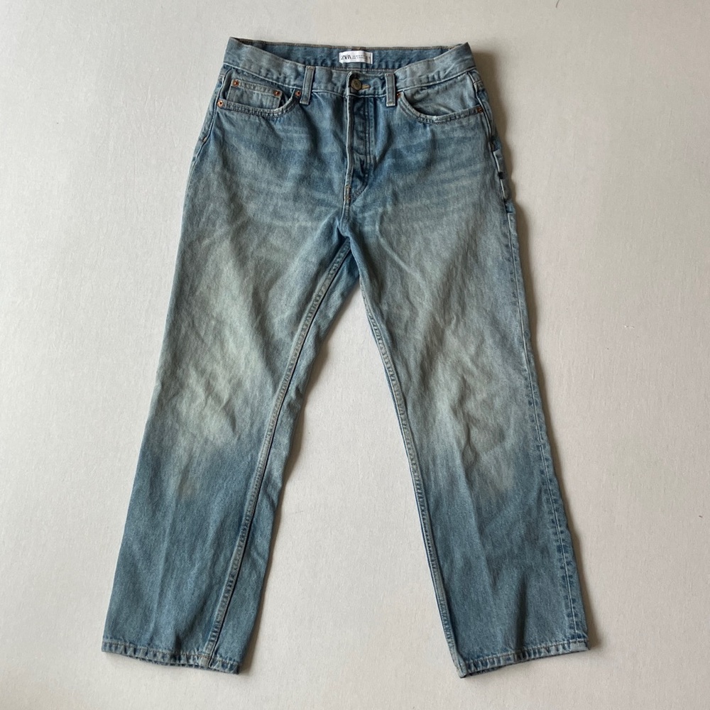Zara women’s  Straight Jeans in Light Blue Wash